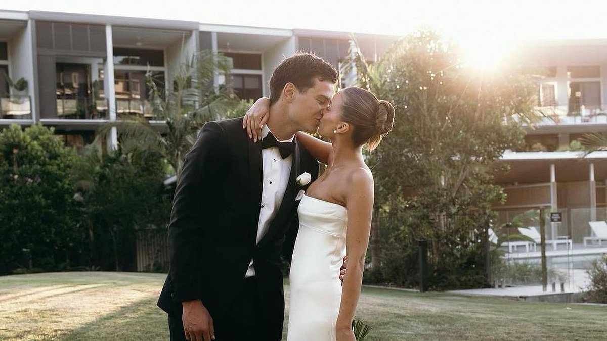 alert-–-carlton-player-jack-silvagni-marries-fiancee-grace-phillips-in-gorgeous-noosa-ceremony