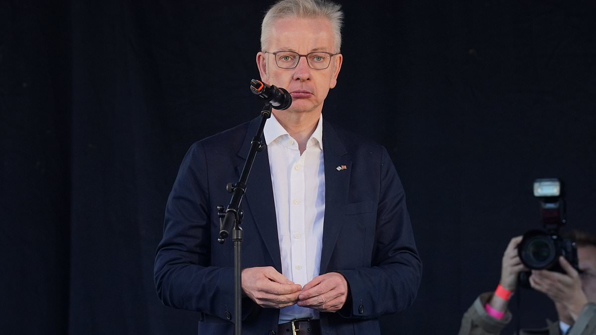 alert-–-michael-gove-tells-rally-in-trafalgar-square-‘britain-stands-with-israel’-as-minister-condemns-‘horrific-slaughter-of-jewish-people’-by-hamas-–-as-police-make-arrests-at-emotional-vigil-calling-for-the-safe-return-of-hostages