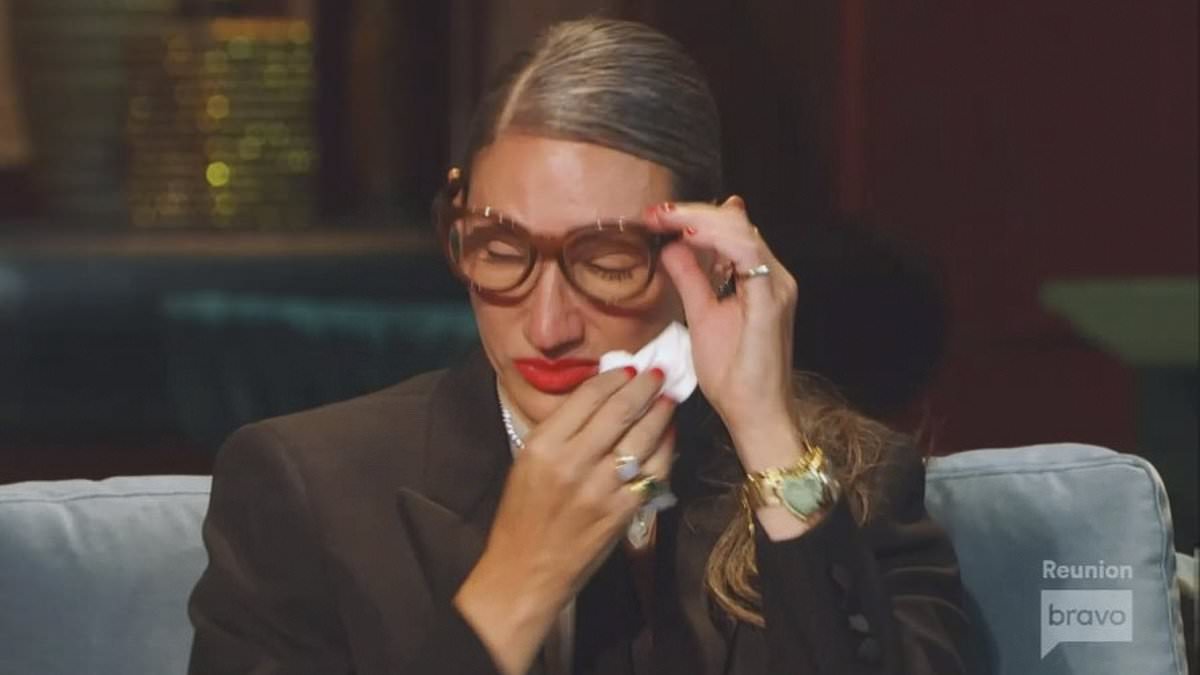 alert-–-jenna-lyons-cries-while-discussing-late-mother-and-reveals-always-having-‘crush’-on-new-girlfriend-cass-bird-during-real-housewives-of-new-york-city-season-14-reunion-on-bravo