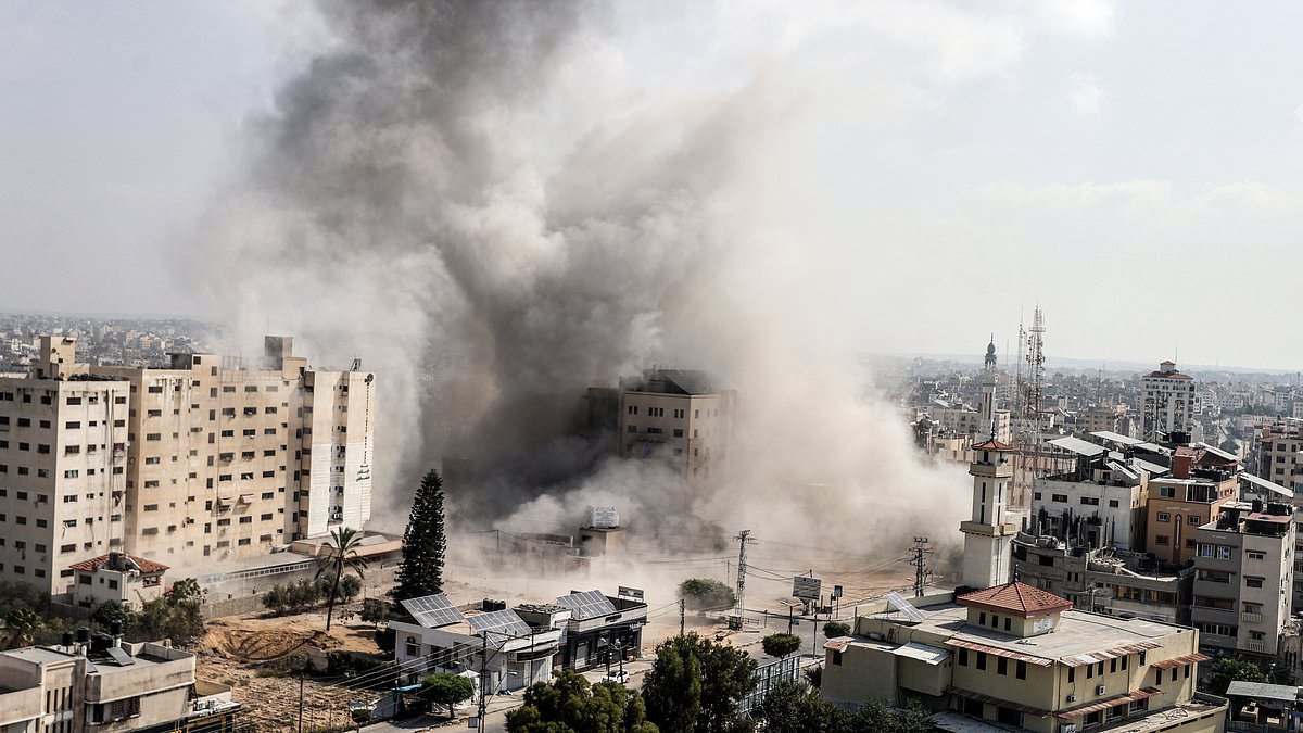 alert-–-israel-palestine-war-live:-gaza-hospitals-have-‘completely-collapsed’,-officials-claim-as-israel-drops-leaflets-asking-for-help-to-find-hostages