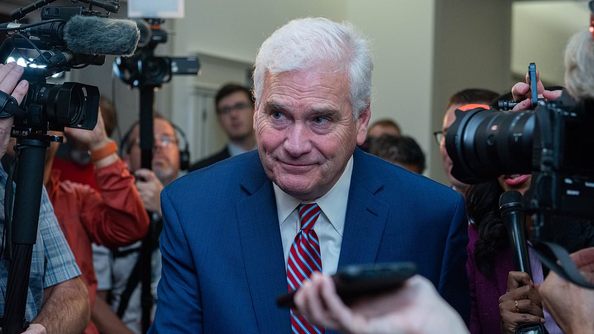 alert-–-house-speaker-fiasco:-republican-mike-johnson-becomes-fourth-gop-nominee-in-three-weeks-after-whip-tom-emmer-drops-out