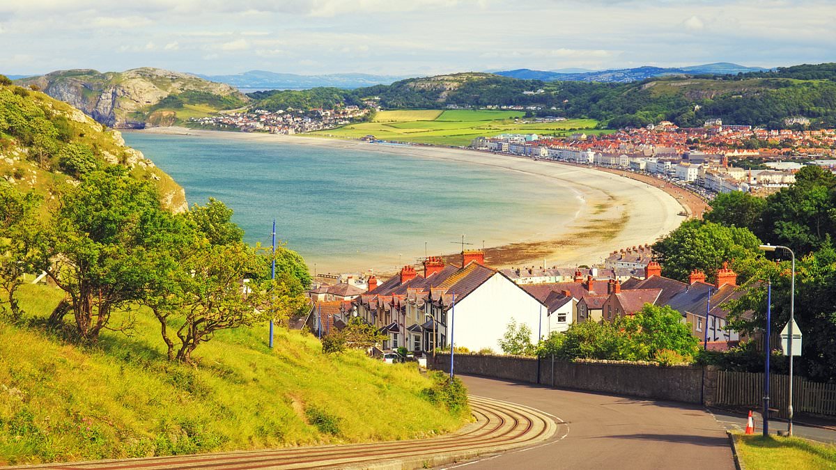 alert-–-north-wales-enclave-announces-out-of-towners-will-have-to-pay-double-council-tax-–-as-authorities-across-the-uk-clamp-down-on-holiday-lets