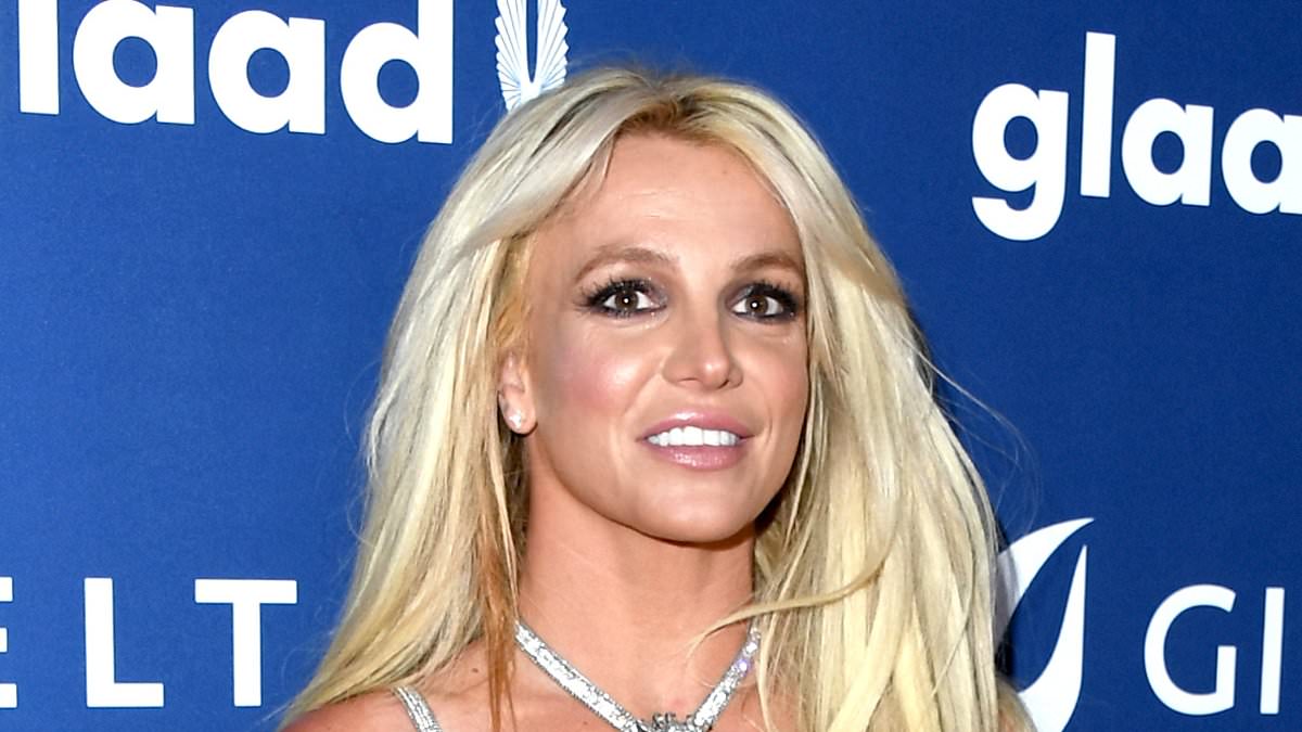 alert-–-britney-spears-to-get-‘25%-of-the-woman-in-me’s-net-profits’-following-$12.5million-advance-–-after-tome-became-‘highest-selling-celebrity-memoir-in-history’-on-first-day-of-release
