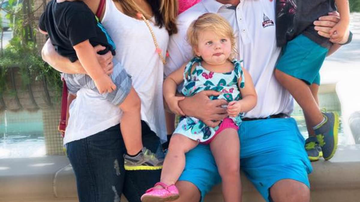 alert-–-florida-dad-of-four-nate-davenport-is-fatally-electrocuted-after-jumping-into-a-fountain-at-harbourside-center-to-save-two-of-his-children-who-were-being-zapped-by-electric-currents:-heartbroken-family-mourns-navy-vet-who-‘took-a-hit-for-his-kids’
