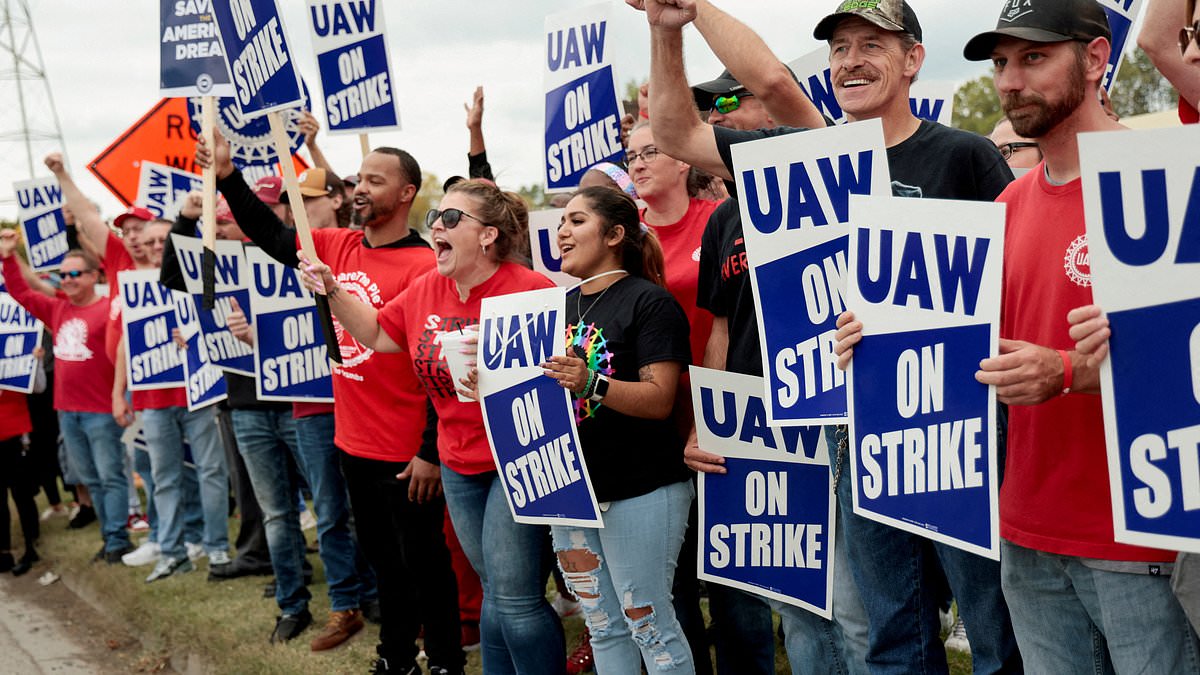 alert-–-ford-and-uaw-‘are-close-to-a-deal’-on-new-contract-that-could-bring-the-union’s-strike-against-the-detroit-three-automakers-to-an-end