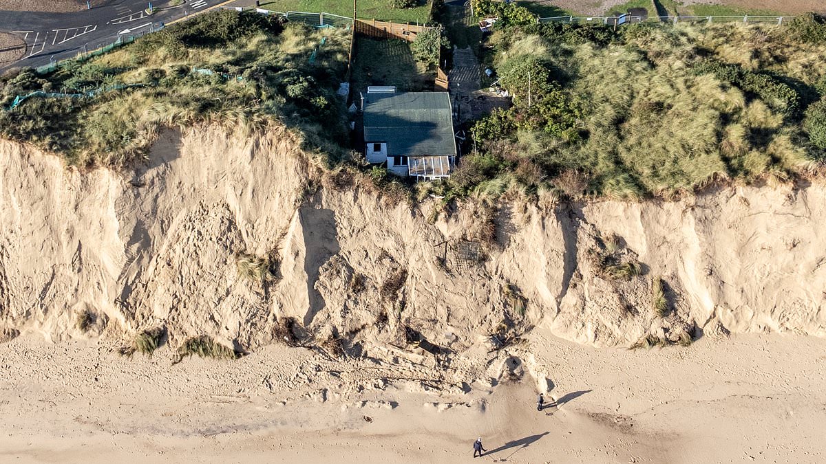 alert-–-shock-images-show-house-perilously-close-to-toppling-over-cliff-as-residents-of-norfolk-village-say-they-have-been-‘abandoned’-by-the-government
