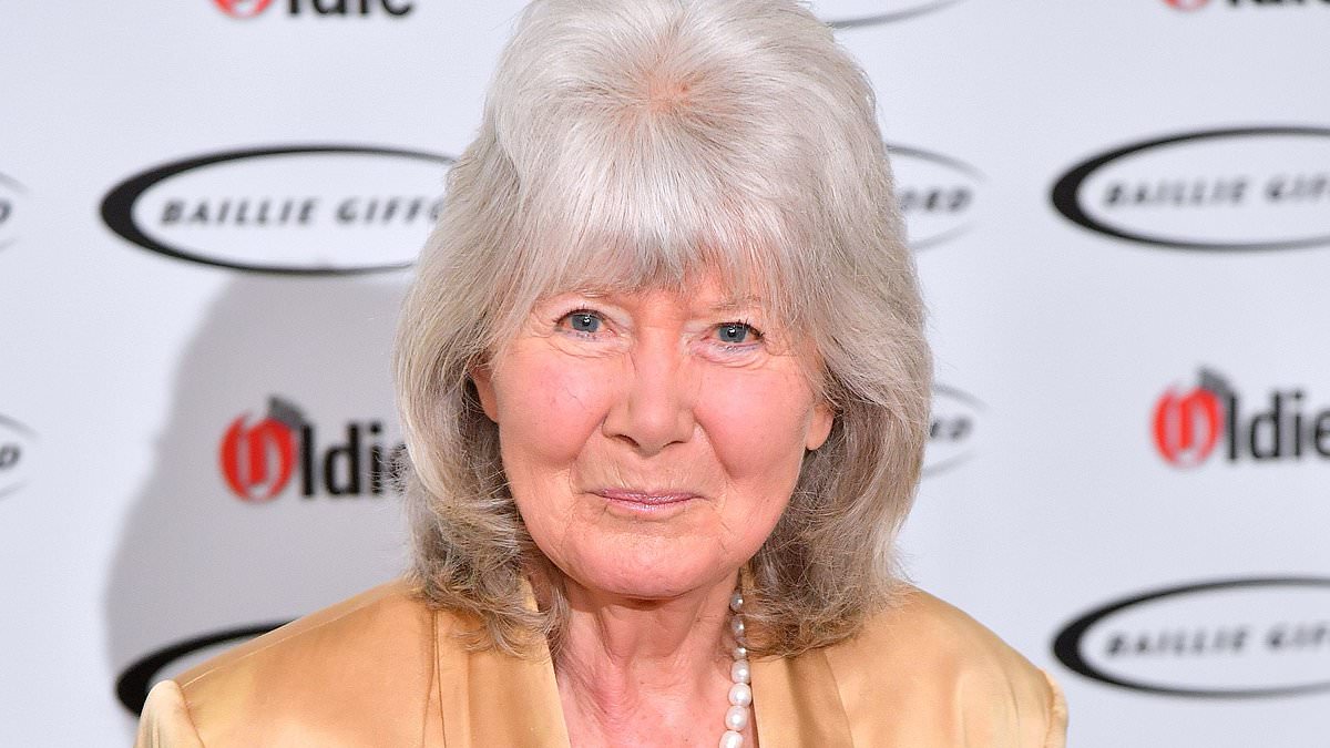 alert-–-romance-author-jilly-cooper,-86,-admits-she-is-struggling-to-write-steamy-scenes-in-her-new-book-as-she’s-‘forgotten-how-to-do-it’-and-isn’t-interested-in-sex-anymore