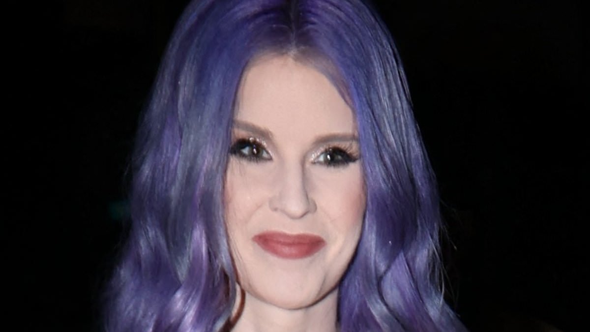 alert-–-kelly-osbourne-is-39!-the-star-shows-off-very-slim-frame-in-a-skintight-dress-for-dinner-at-celeb-hotspot-craig’s…-after-admitting-she ‘went-a-little-too-far’-losing-her-baby-weight