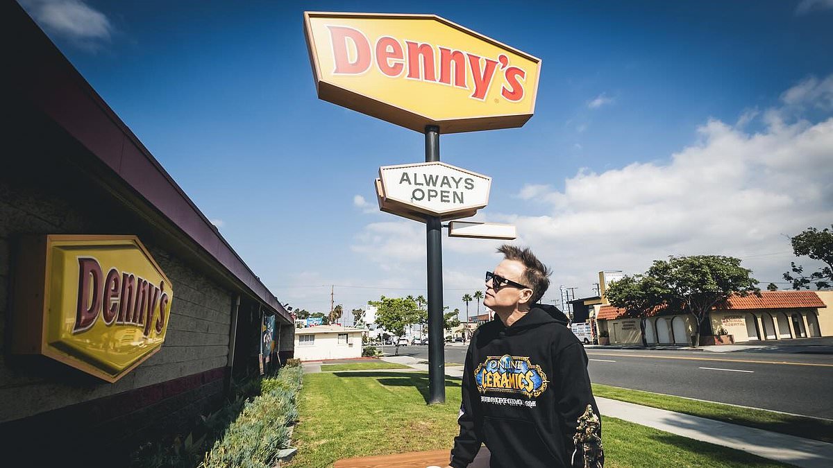 alert-–-blink-182-hilariously-plays-secret-la-area-gig-at-breakfast-chain-in-a-nod-to-the-classic-meme-‘what-the-f**k-is-up-denny’s’