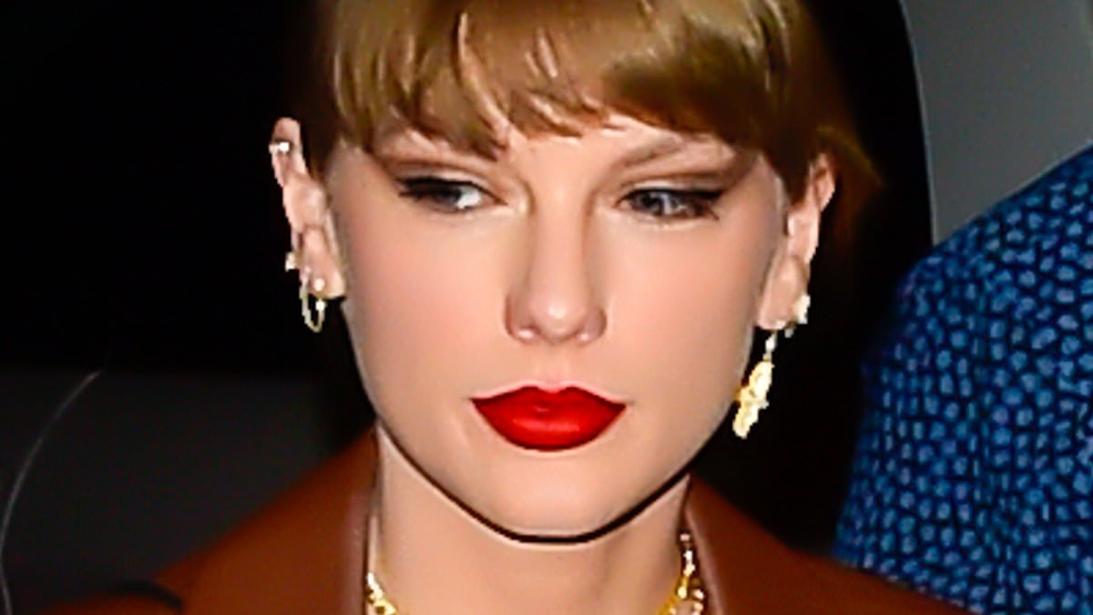 alert-–-taylor-swift-oozes-nyc-chic-while-out-in-manhattan-as-travis-kelce-dances-to-her-hit-shake-it-off-in-texas…-after-she-reaches-billionaire-status-and-re-releases-1989-to-fan-frenzy