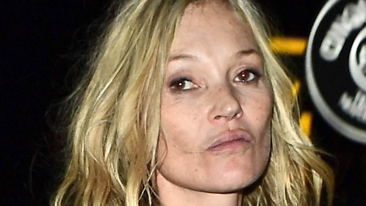 alert-–-kate-moss-parties-with-pals-at-fashion-event-(and-even-manages-to-fit-a-bottle-of-vodka-in-her-clutch-bag)