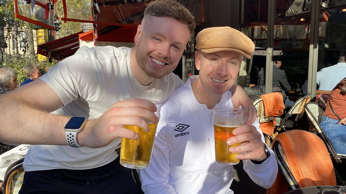 alert-–-beer-we-go!-england-rugby-fans-pour-into-paris-as-their-heroes-prepare-to-take-on-south-africa-in-the-world-cup-semi-final