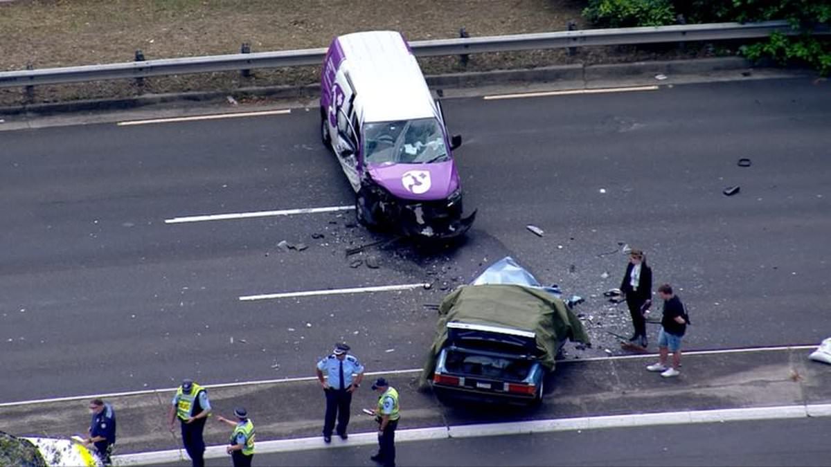 alert-–-princes-highway-crash:-head-on-smash-closes-major-sydney-highway-in-both-directions