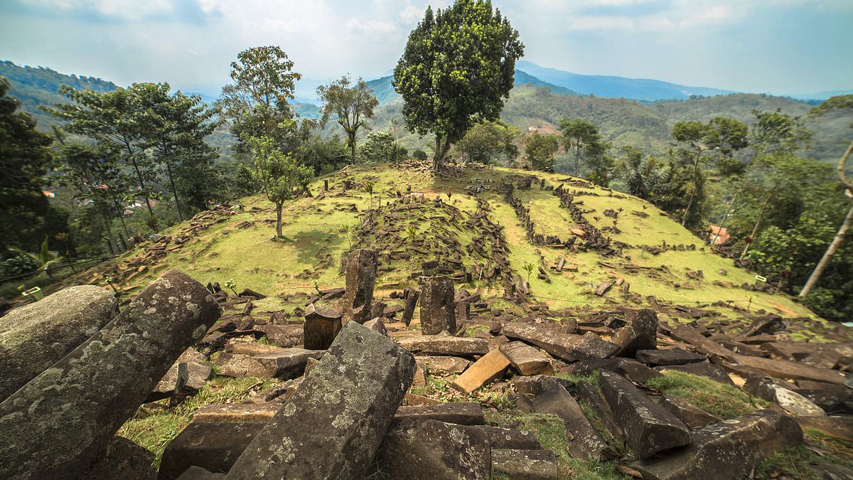 alert-–-scientists-discover-‘world’s-oldest’-pyramid:-new-carbon-dating-shows-gunung-padang-in-indonesia-was-built-10,000-years-ago-–-making-it-three-times-older-than-stonehenge-and-egyptian-pyramids