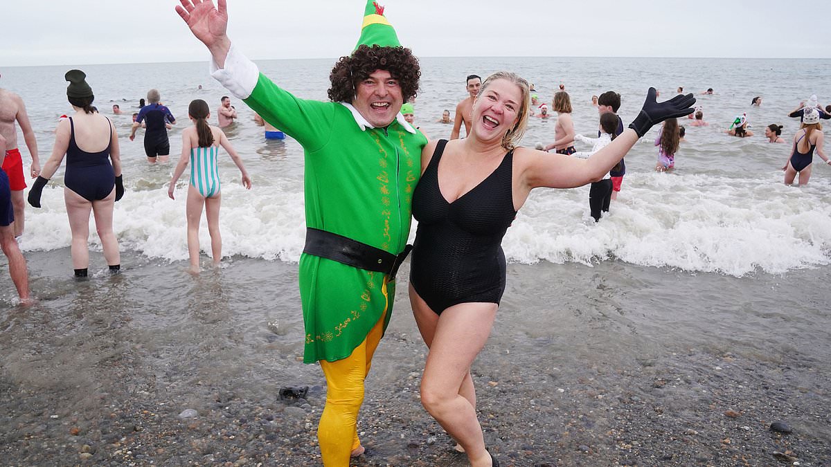 alert-–-dipping-into-2024!-swimmers-brave-the-cold-for-traditional-new-year’s-day-plunge-into-the-sea