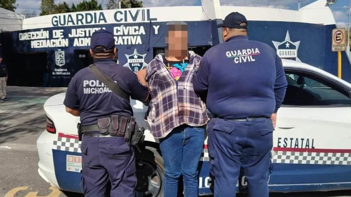 alert-–-rifle-wielding-teen-is-found-walking-streets-carrying-his-sister’s-decapitated-head-in-broad-daylight-after-leaving-her-naked-corpse-lying-outside-gas-station-in-mexico