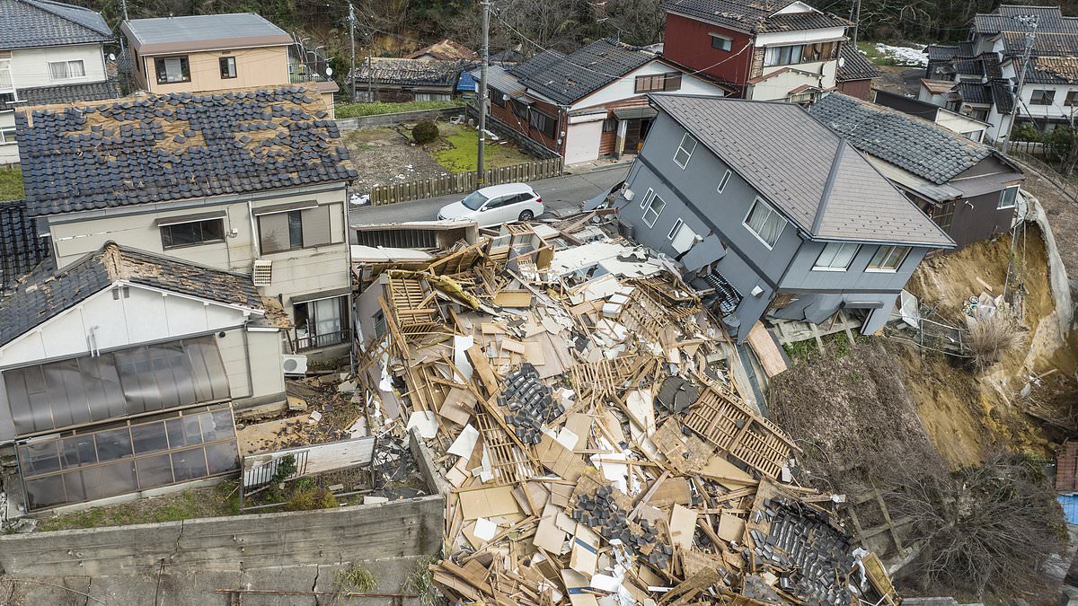 alert-–-japan-earthquake-news-live:-panic-buying-sees-shelves-stripped-of-goods-amid-warnings-more-strong-quakes-are-set-to-hit-the-country