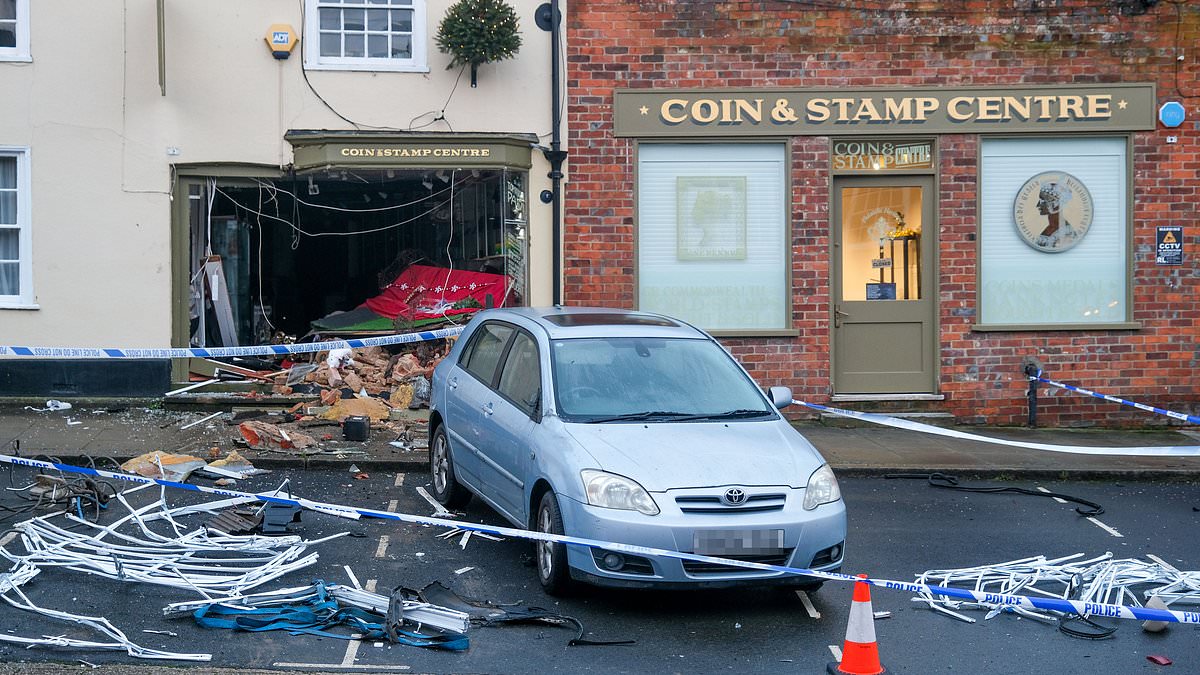 alert-–-eden-confidential:-paddington-star-nick-lumley-and-his-wife-are-left-horrified-after-a-vicious-gold-raid-next-door-to-their-house-leaves-a-hole-in-their-living-room-wall