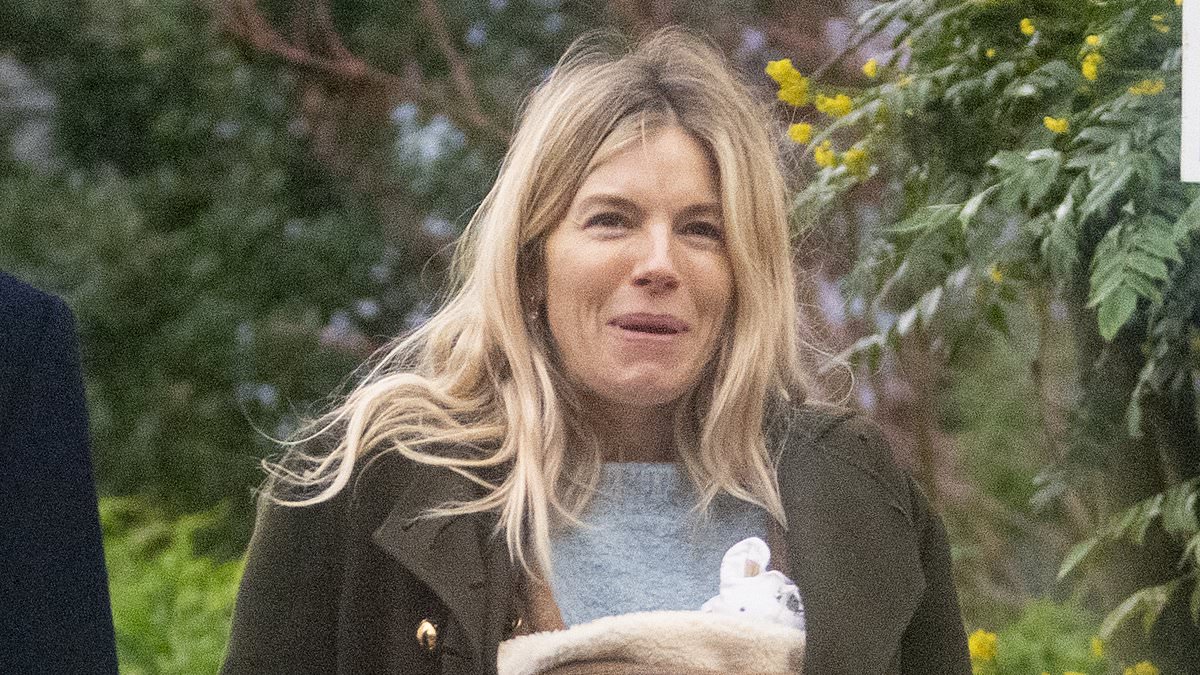 alert-–-sienna-miller’s-baby-daughter-is-already-a-mini-fashionista!-actress-cradles-new-arrival-in-3,300-carrier-made-out-of-vicuna-and-mulberry-silk