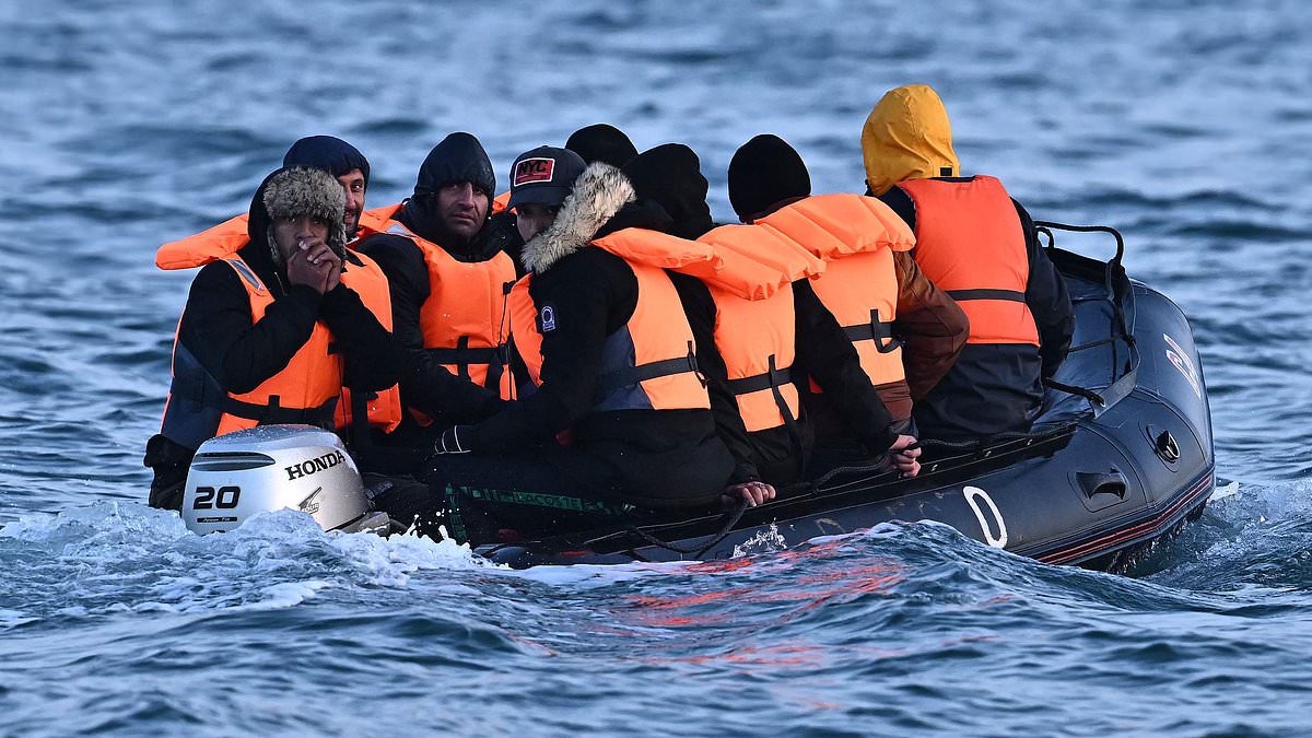 alert-–-no-small-boats-have-reached-the-uk’s-shores-in-17-days-in-the-longest-gap-between-arrivals-for-four-years-–-but-crossings-could-hit-35,000-in-2024