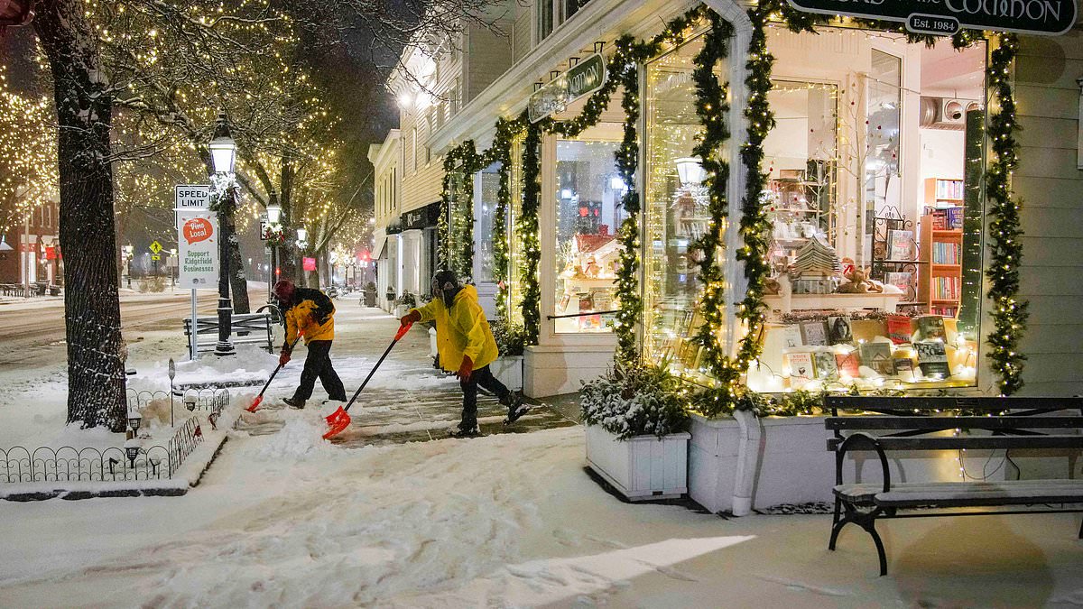 alert-–-boston-reels-after-heavy-snowstorm:-more-than-149-flights-canceled-already-at-logan-airport-after-biggest-nor’easter-in-a-year-dumps-at-least-eight-inches-–-bringing-travel-chaos-to-east-coast