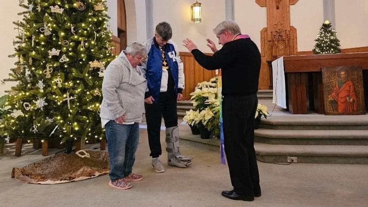 alert-–-vatican-slaps-down-kentucky-catholic-church-for-giving-‘private-blessing’-to-a-lesbian-couple-from-a-priest-wearing-a-rainbow-scarf