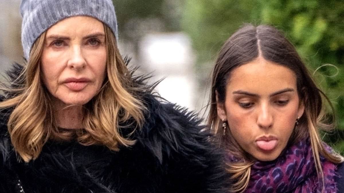 alert-–-trinny-woodall,-59,-exudes-winter-chic-in-an-extravagant-prada-faux-fur-coat-as-she-takes-a-stroll-in-notting-hill-with-daughter-lyla,-20