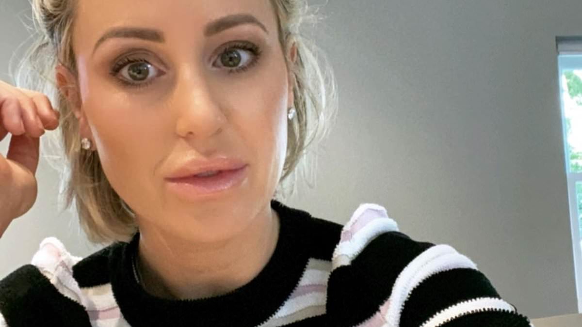 alert-–-roxy-jacenko-calls-out-this-rude-act-by-passenger-sitting-next-to-her-on-a-flight-back-to-singapore