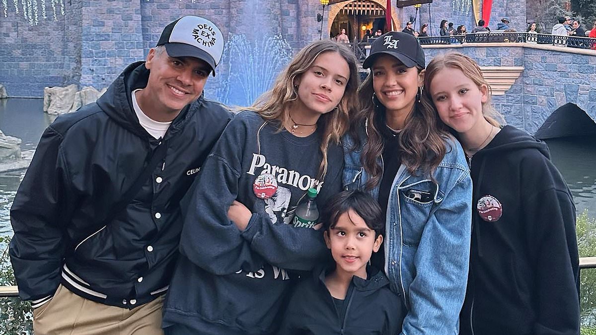 alert-–-jessica-alba-enjoys-family-trip-to-disneyland-to-celebrate-son-hayes’-sixth-birthday