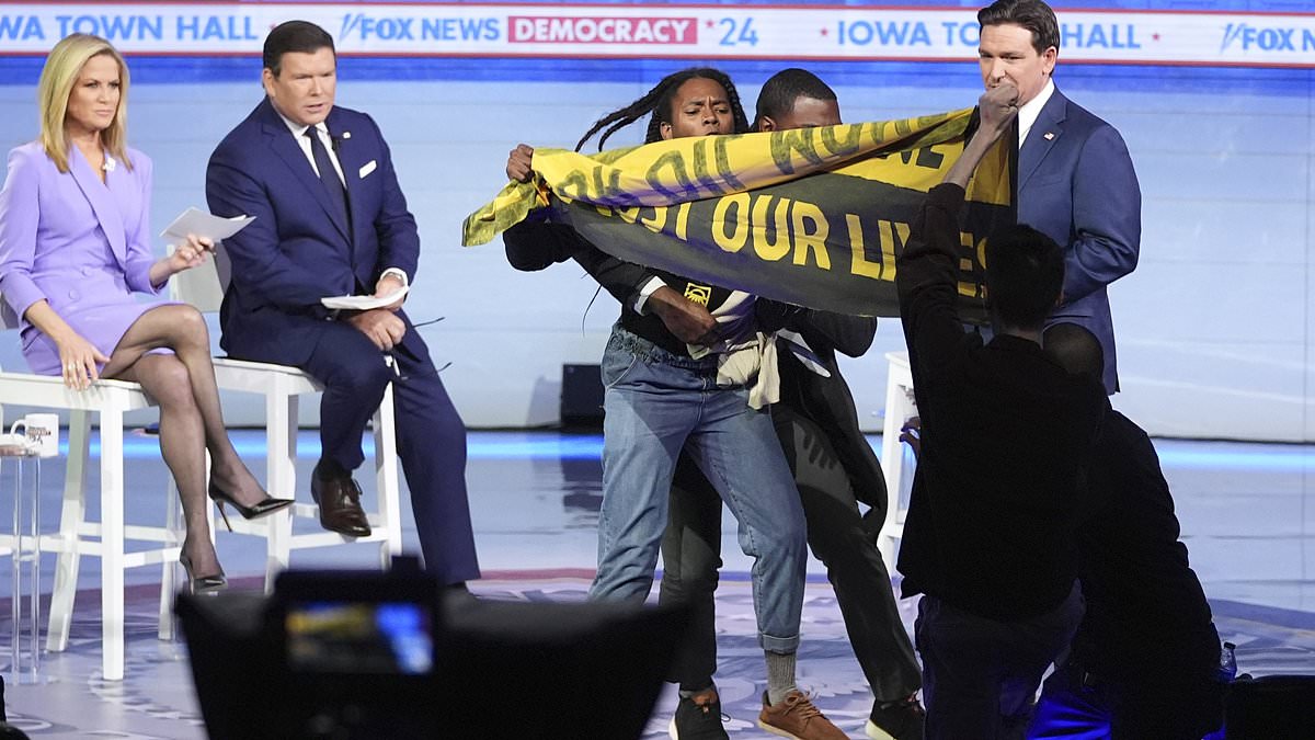 alert-–-protesters-chanting-‘no-oil-money’-heckle-ron-desantis:-chaos-at-fox-news-town-hall-as-demonstrators-derail-end-of-crucial-pitch-to-iowa-caucus-goers