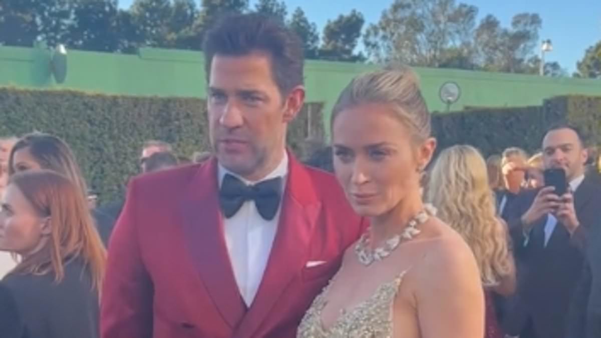 alert-–-sleuths-debate-what-john-krasinski-said-to-wife-emily-blunt-in-viral-golden-globes-red-carpet-video:-‘i’ve-watched-this-500-times’