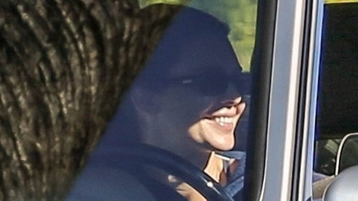 alert-–-kendall-jenner-flashes-flirty-smile-at-police-officer-after-getting-pulled-over-in-$200k-mercedes…-but-still-gets-ticket-for-driving-through-stop-sign-on-cruise-with-hailey-bieber