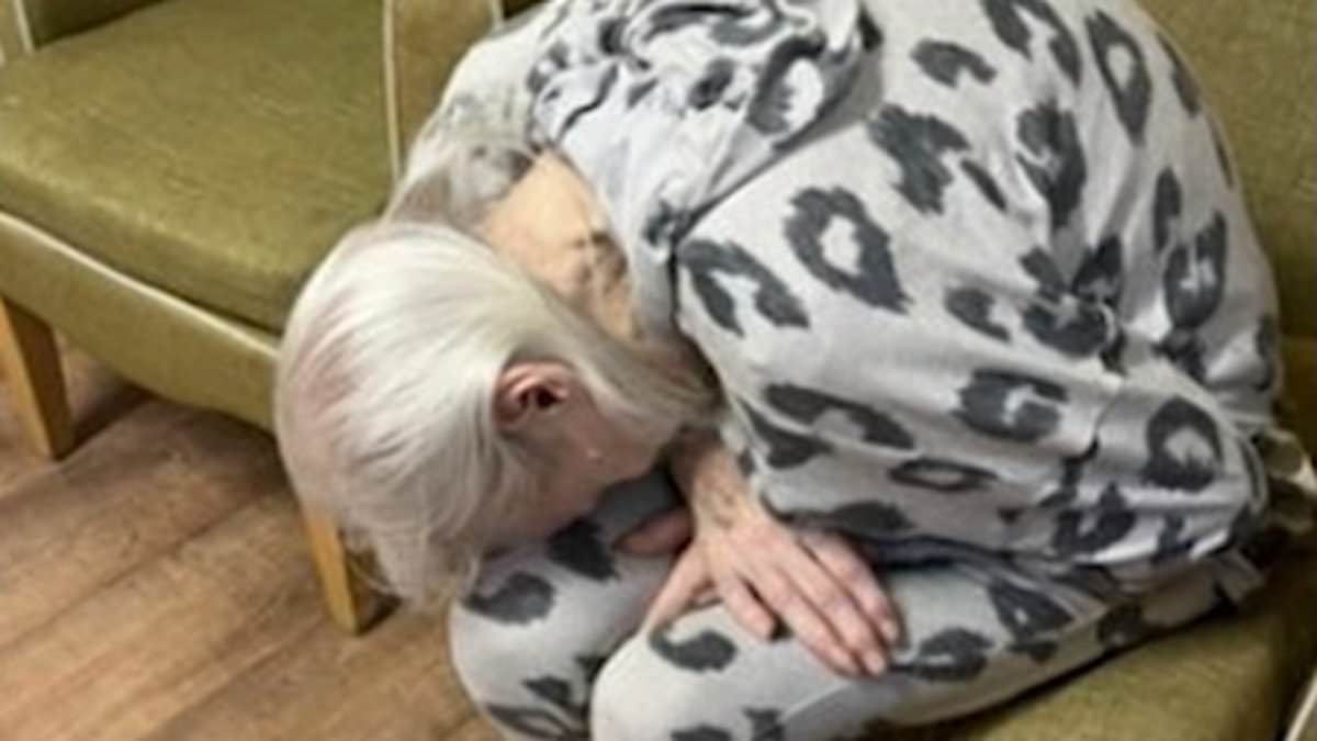 alert-–-the-dementia-sufferer-‘failed’-by-the-people-meant-to-care-for-her:-harrowing-photos-show-77-year-old-with-bruised-face-after-repeated-falls-–-amid-calls-for-mandatory-training-for-care-home-staff