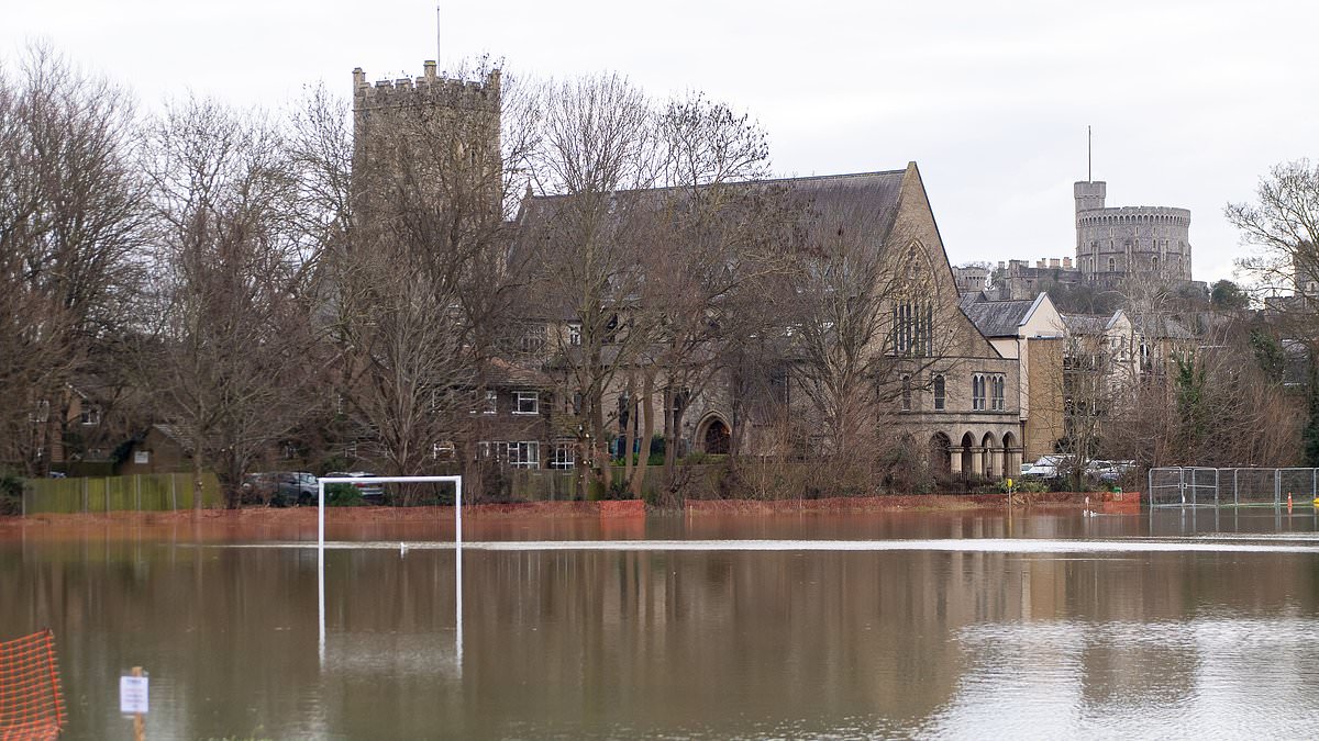 alert-–-eton-college-delays-start-of-new-term-as-thames-water-sewers-block-toilets-at-50,000-a-year-boarding-school