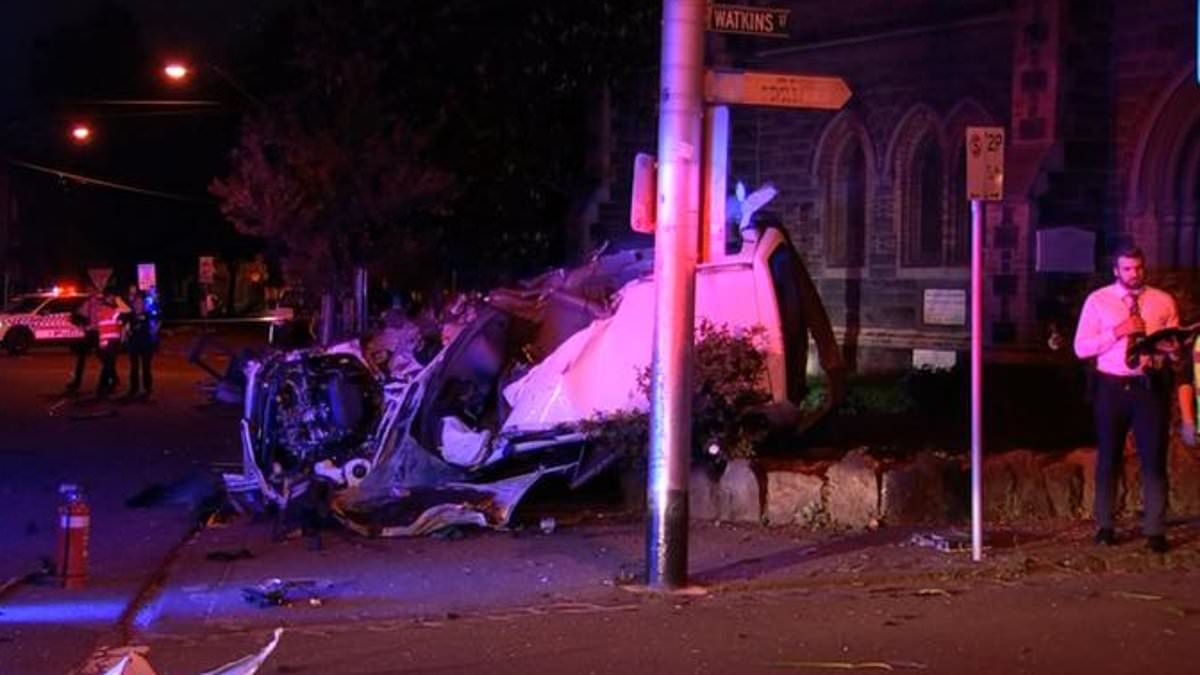 alert-–-young-man-killed-when-car-crashes-into-pole-in-fitzroy-north,-melbourne