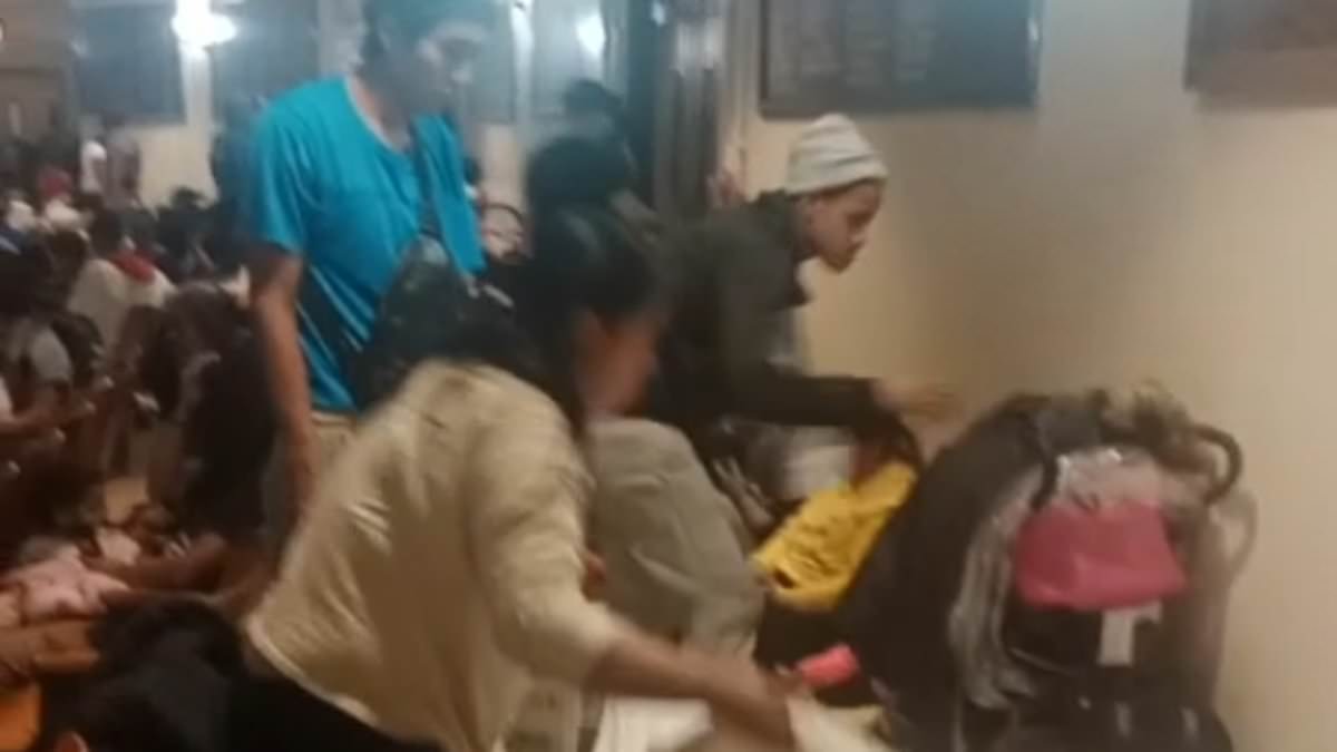 alert-–-inside-nyc’s-migrant-school-hotel:-shocking-footage-shows-hundreds-sleeping-on-floor-in-brooklyn-assembly-hall-after-students-were-kicked-out-of-class-–-as-parents-say-they-won’t-let-kids-return-because-it-is-‘unhygienic’