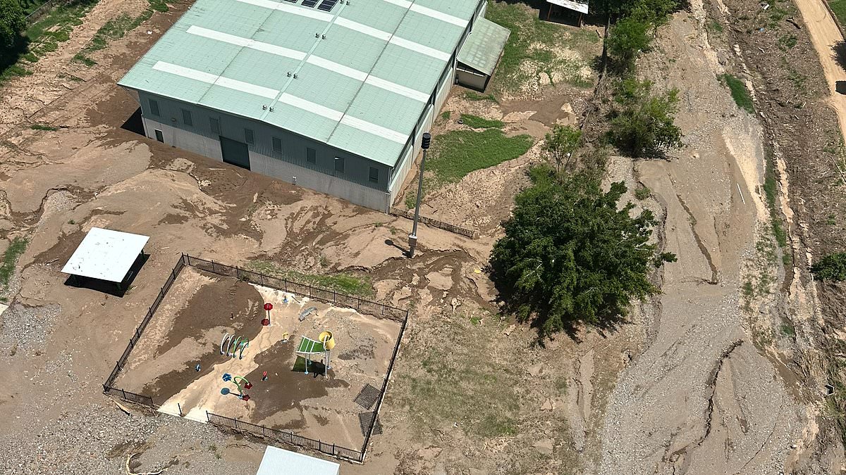 alert-–-can-you-spot-what’s-lurking-in-this-photo-of-a-flood-ravaged-queensland-town?