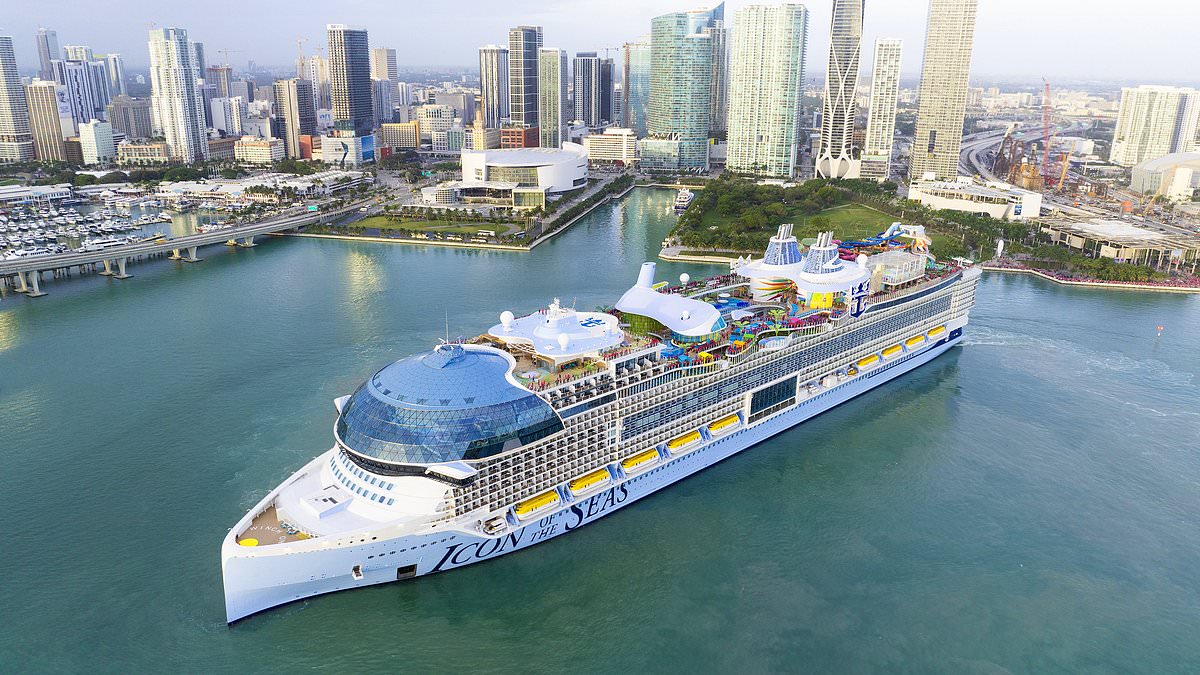 alert-–-buoy-oh-buoy!-spectacular-photographs-show-world’s-biggest-cruise-ship-icon-of-the-seas-arriving-in-miami