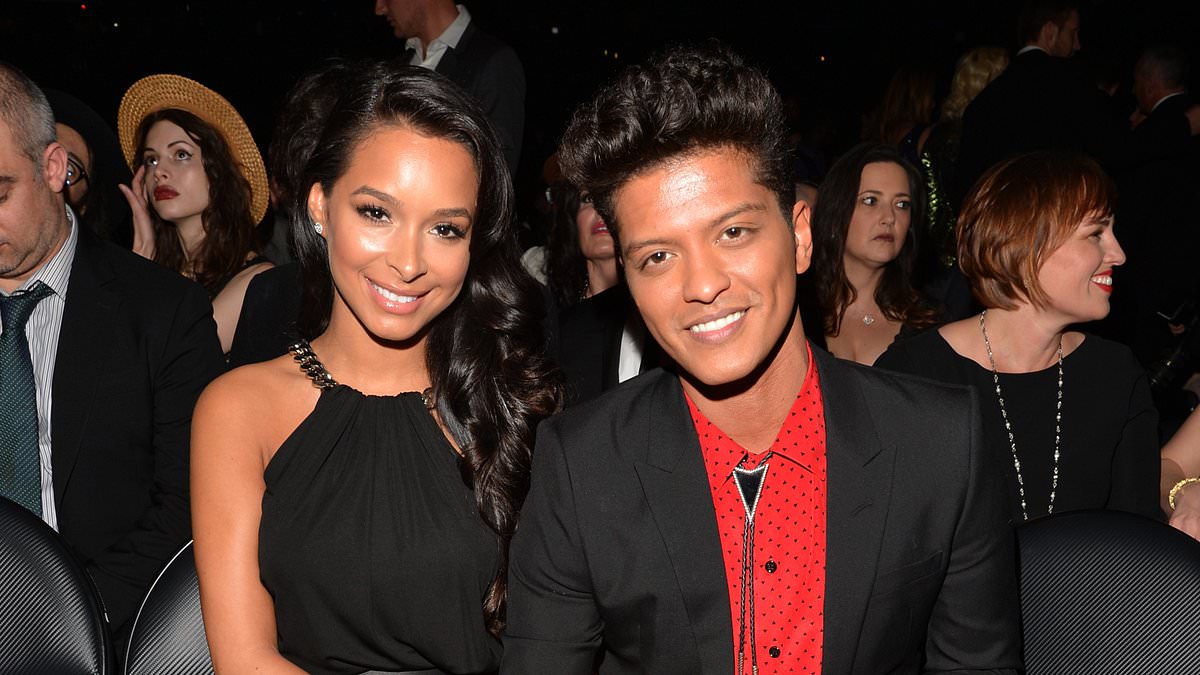 alert-–-bruno-mars’-13-year-relationship-with-girlfriend-jessica-caban-is-‘on-the-rocks’-and-they-are-‘living-separate-lives’-after-spending-christmas-apart