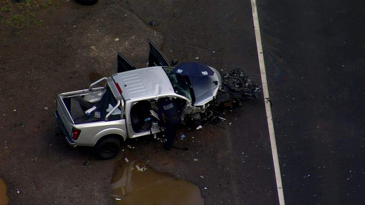 alert-–-kemps-creek:-driver-killed-and-another-seriously-injured-in-horror-car-crash-in-sydney’s-west-–-sparking-traffic-chaos