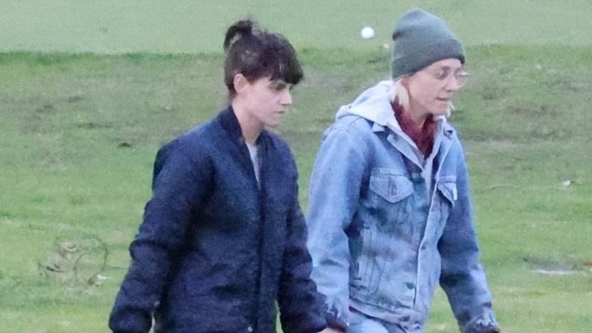 alert-–-kristen-stewart-looks-relaxed-as-she-plays-a-round-of-golf-with-fiancee-dylan-meyer-–-after-calling-twilight-‘such-a-gay-movie’