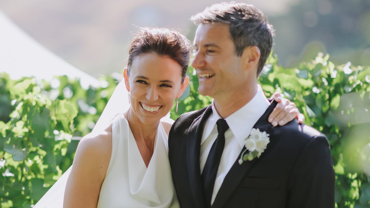 alert-–-jacinda-ardern-marries-‘first-bloke’-clarke-gayford-in-stunning-vineyard-ceremony:-all-our-exclusive-photos-from-the-political-wedding-of-the-year-–-plus-the-hidden-message-in-her-white-dress