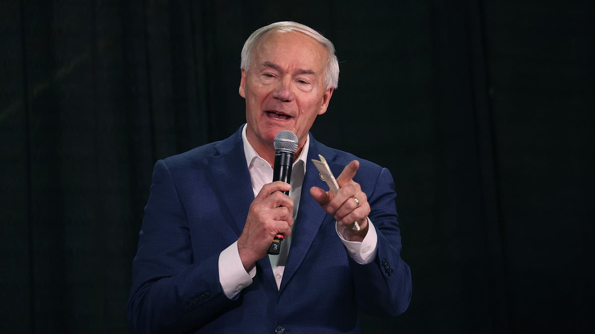 alert-–-polling-at-less-than-1%-but-still-driving-through-a-blizzard!-asa-hutchinson-keeps-campaigning-in-iowa,-phones-supporters-one-by-one-when-he-cancels-an-event-and-says-trump-will-be-an-‘albatross’-for-the-republicans