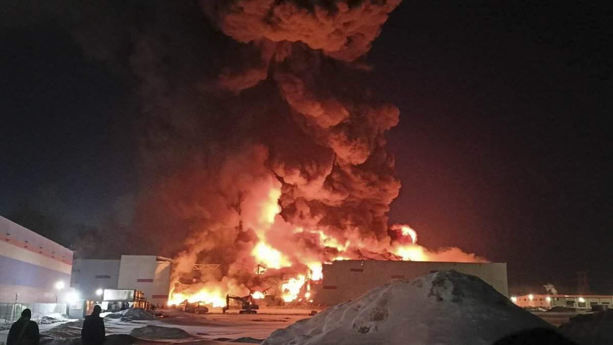 alert-–-panic-as-huge-fire-destroys-vast-online-shopping-warehouse-in-russia-used-as-location-for-recruiting-migrant-workers-for-putin’s-war-in-ukraine-amid-suspicions-of-arson