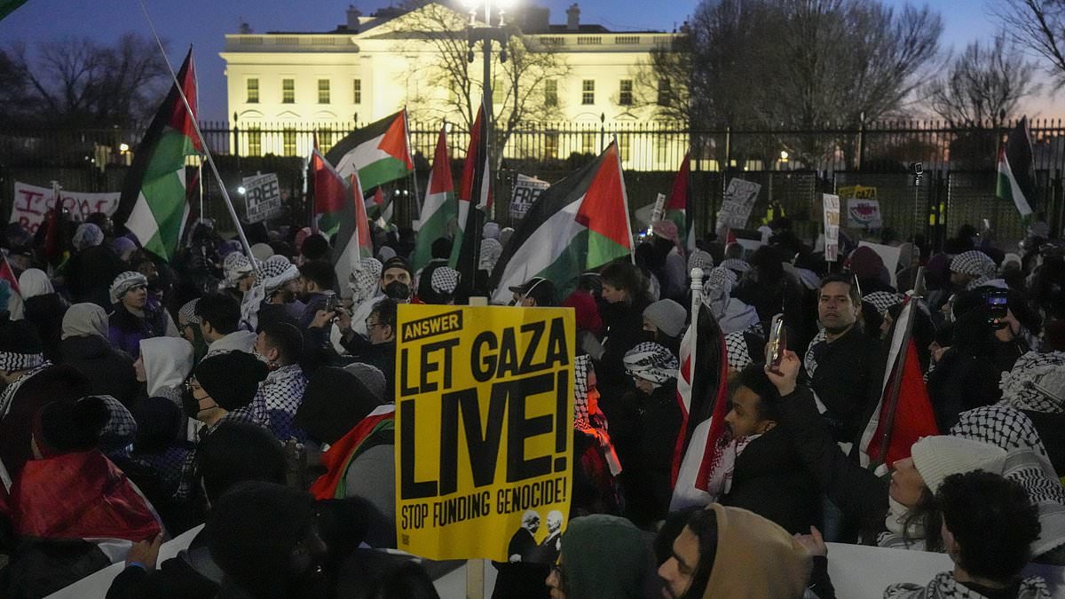 alert-–-white-house-staff-are-relocated-as-pro-palestine-protesters-threaten-to-breach-security-fence-while-hurling-bloodied-dolls-symbolizing-gaza’s-dead-children-over-perimeter