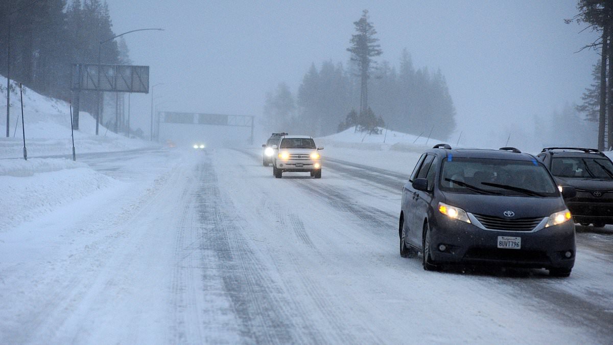 alert-–-winter-storm-pummels-us-from-new-mexico-to-maine-–-with-record-lows-of-50f-in-heartlands-and-iowa-caucuses-under-threat-as-10-inches-of-snow-cancels-event-as-texas-braces-for-power-grid-shutdown