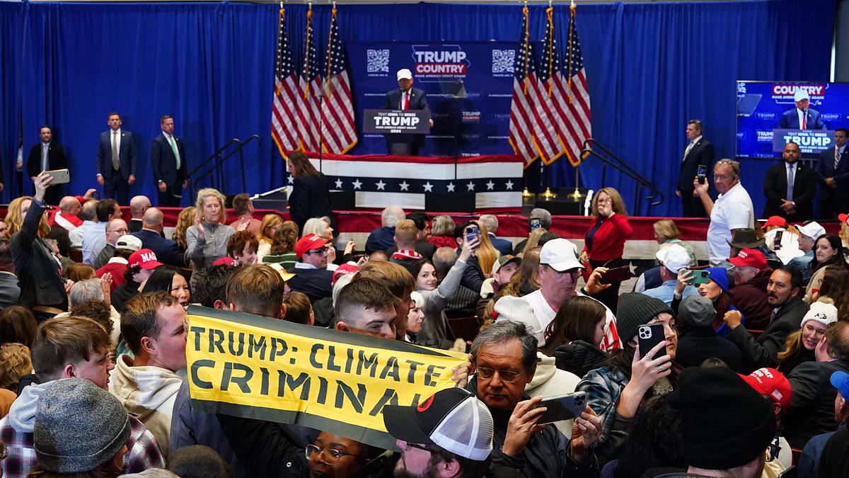 alert-–-trump-tells-eco-mob-protester-to-‘go-home-to-your-mommy’-after-heckling-him-in-iowa:-activists-calling-ex-president-a-‘climate-criminal’-are-dragged-out-and-crowd-chants-‘usa’-as-he-slams-them-for-wanting-to-stop-oil