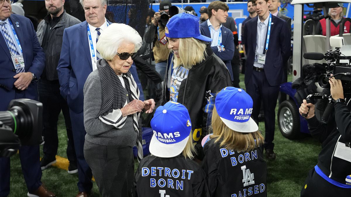 alert-–-rams-qb-matthew-stafford-and-wife-kelly’s-children-wear-‘detroit-born-la-raised’-jackets-in-his-emotional-return-to-the-motor-city-for-playoff-matchup-with-lions-three-years-after-his-trade