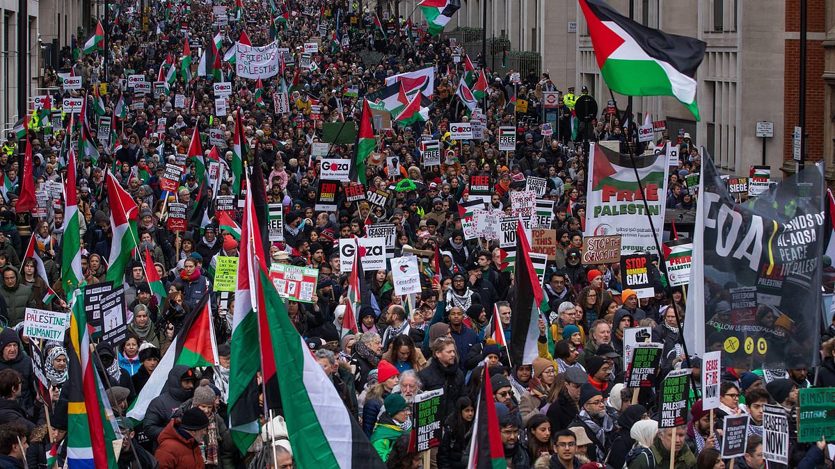 alert-–-four-people-arrested-at-pro-palestinian-london-demonstration-on-suspicion-of-terrorism-offences,-police-confirm