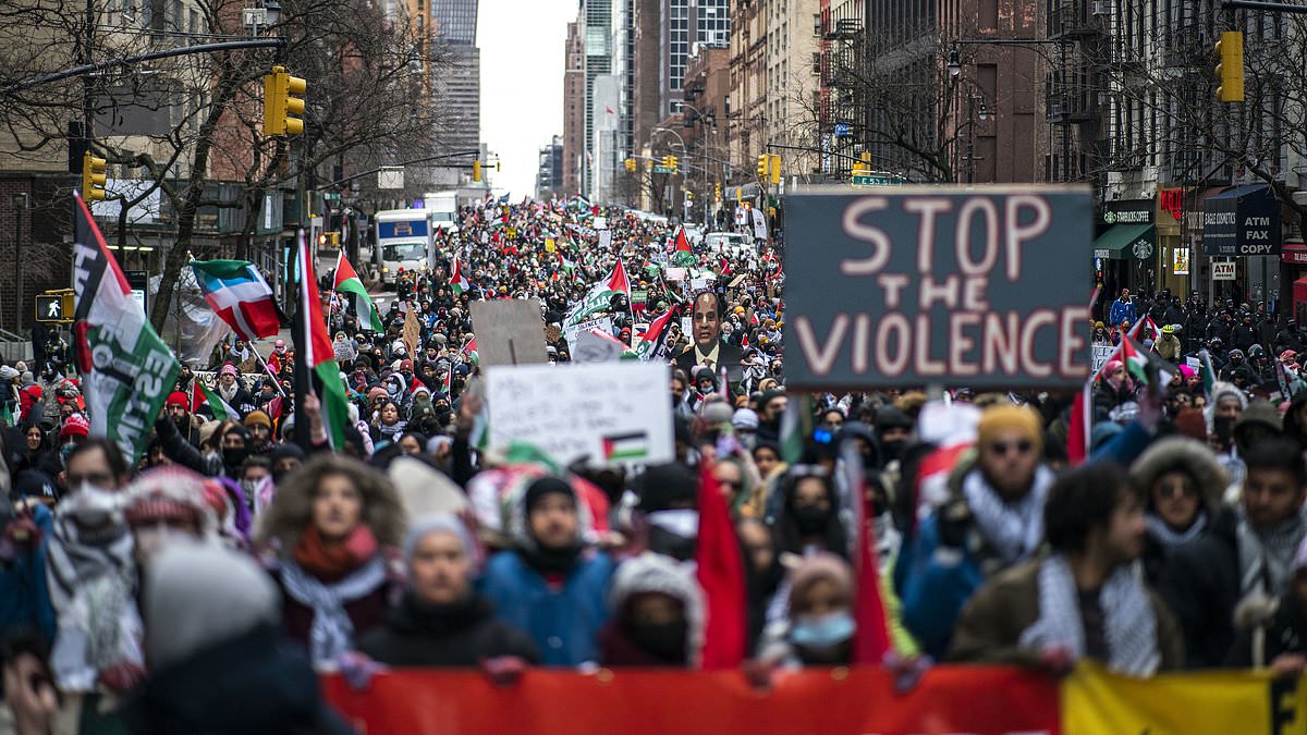 alert-–-thousands-of-anti-israel-protesters-swarm-nyc-cancer-hospital-accusing-of-‘complicity-in-genocide’-as-patients-receive-urgent-care-–-while-witness-says:-‘i-thought-i-was-in-1939-germany’